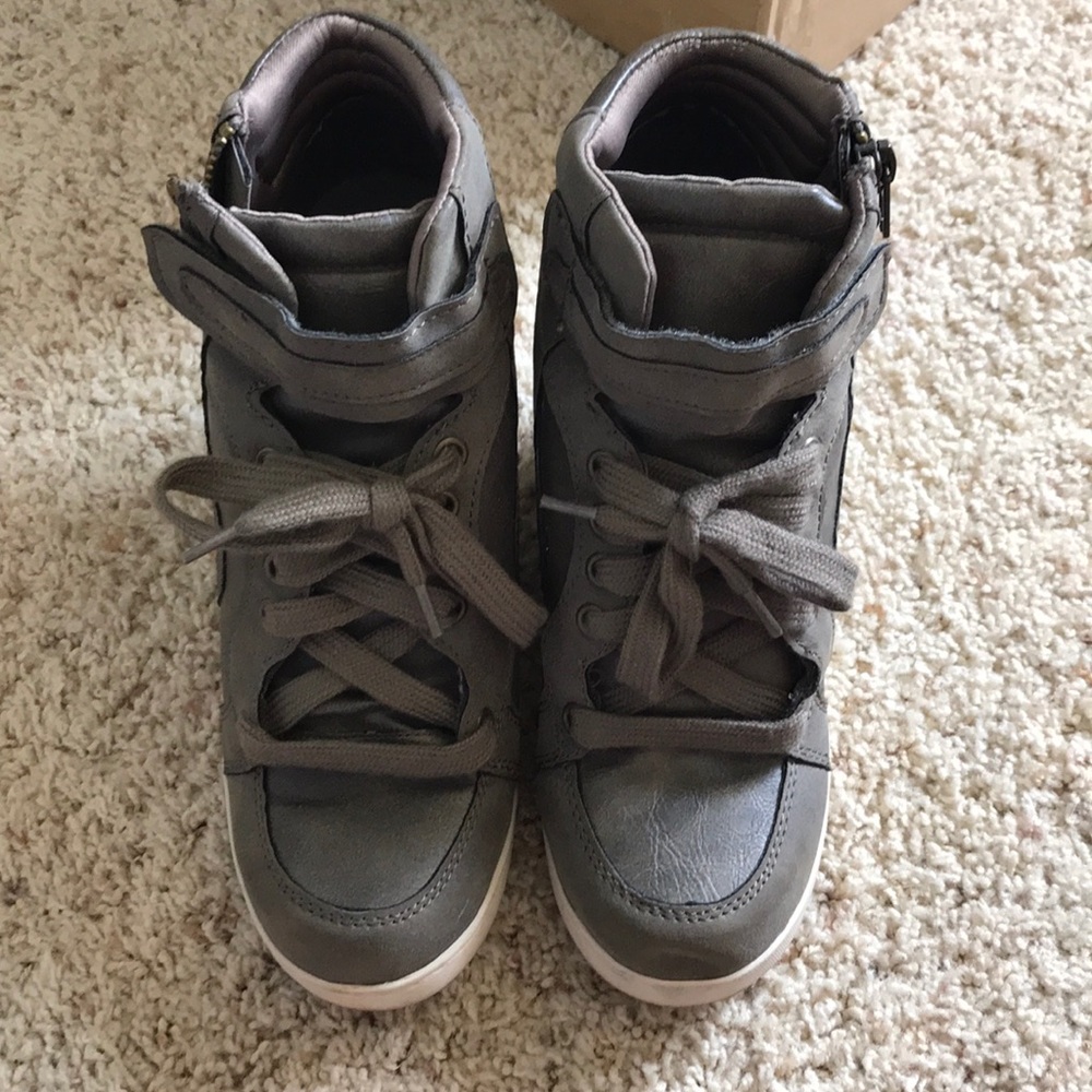 Wedge heel botties